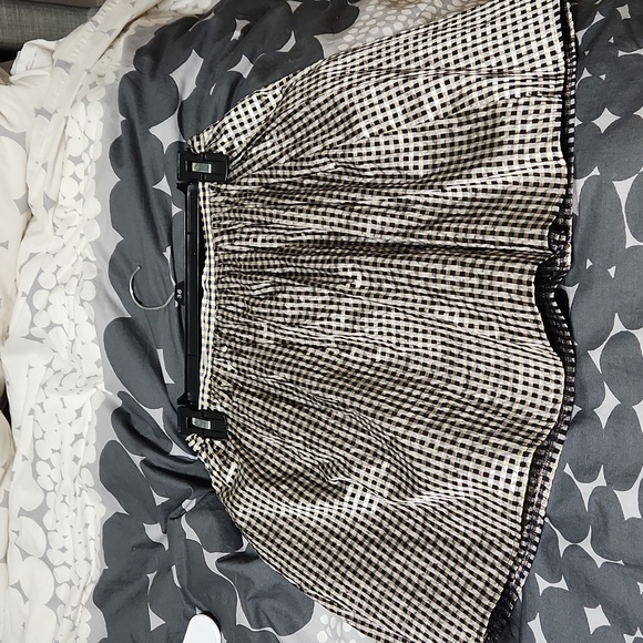 Global girl golden sparkling and black skirt - Picture 3 of 8